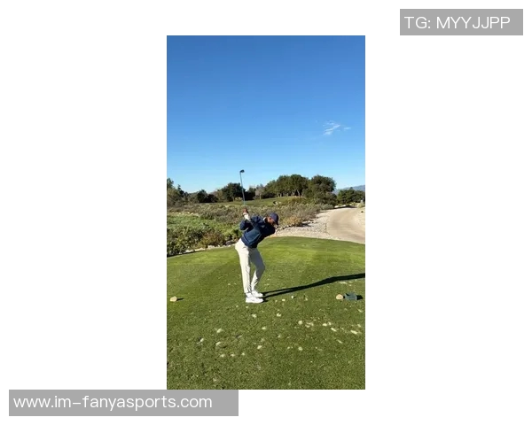 詹姆斯今日无比赛分享高尔夫球乐趣与冰浴恢复瞬间引发球迷热议