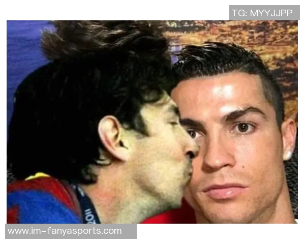 特朗普白宫新风尚与C罗合影高调挂墙引发热议